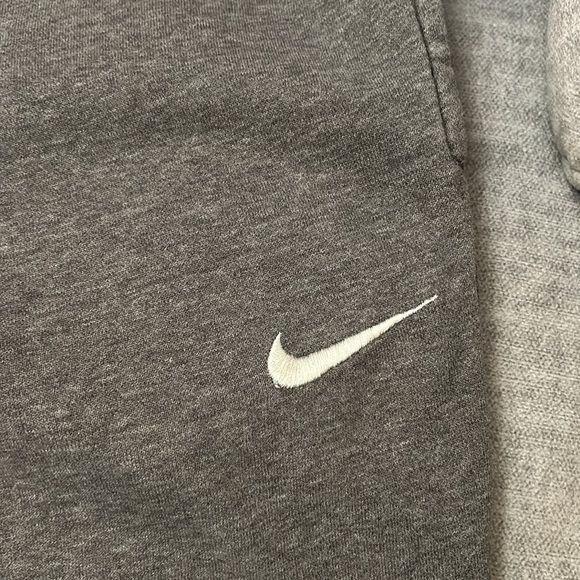 Nike Men’s Gray Sweatpants size Large - Picture 2 of 6